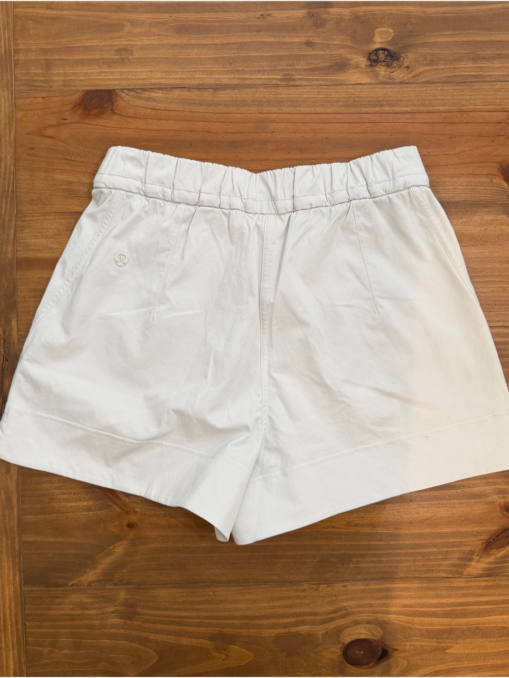 Lululemon Cinchable Waist High-Rise Woven Shorts - Picture 2 of 5